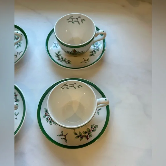 Spode Christmas Cup and Saucer Set of 4 - Picture 2 of 7